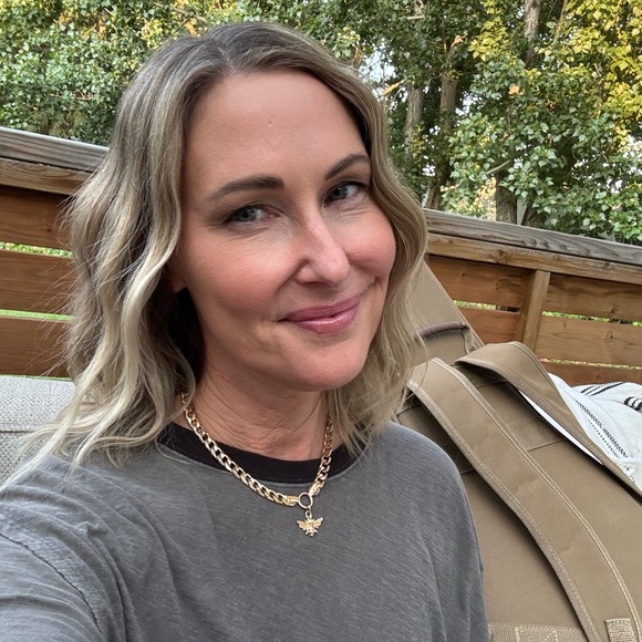 Meet your Posher, Becca - Picture 8 of 13